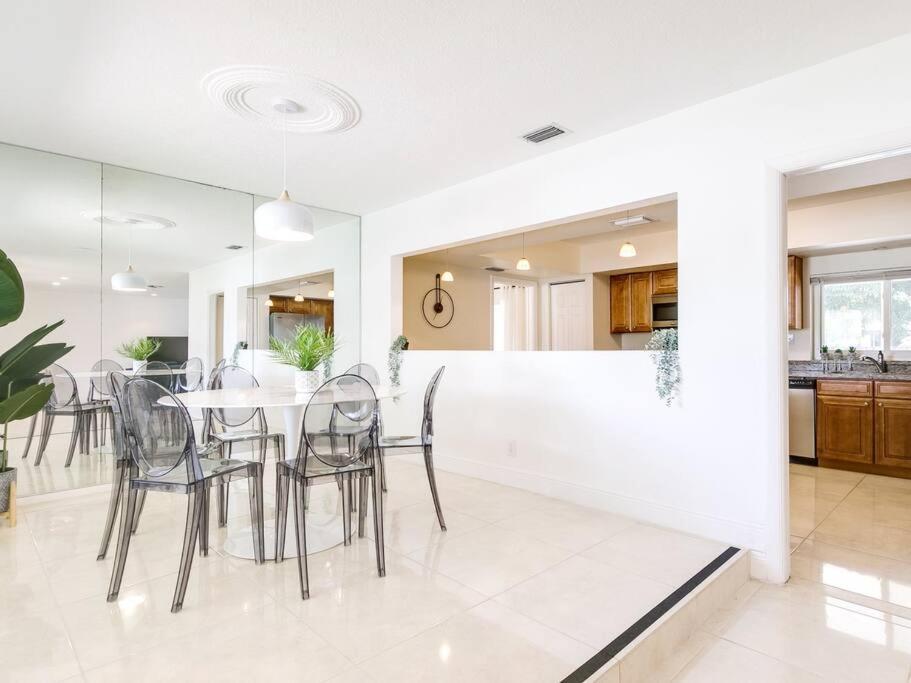 Modern Spacious 5-Bedroom Home With Pool Hollywood Esterno foto