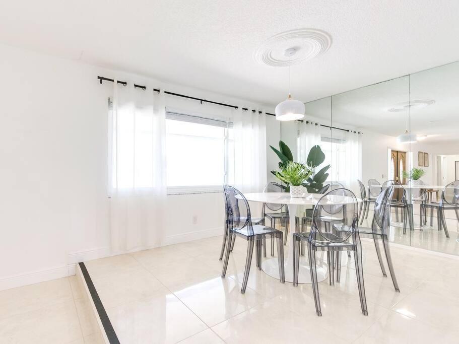 Modern Spacious 5-Bedroom Home With Pool Hollywood Esterno foto