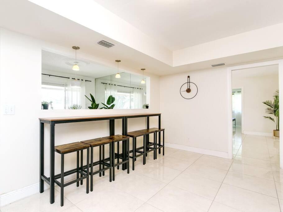 Modern Spacious 5-Bedroom Home With Pool Hollywood Esterno foto
